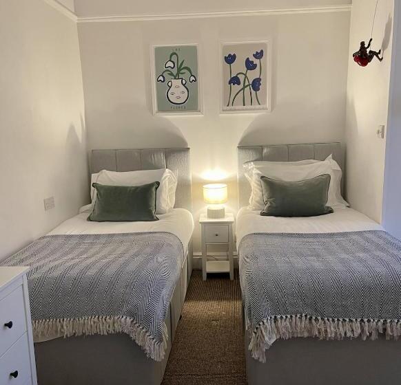 ペンション The Dozy Deer