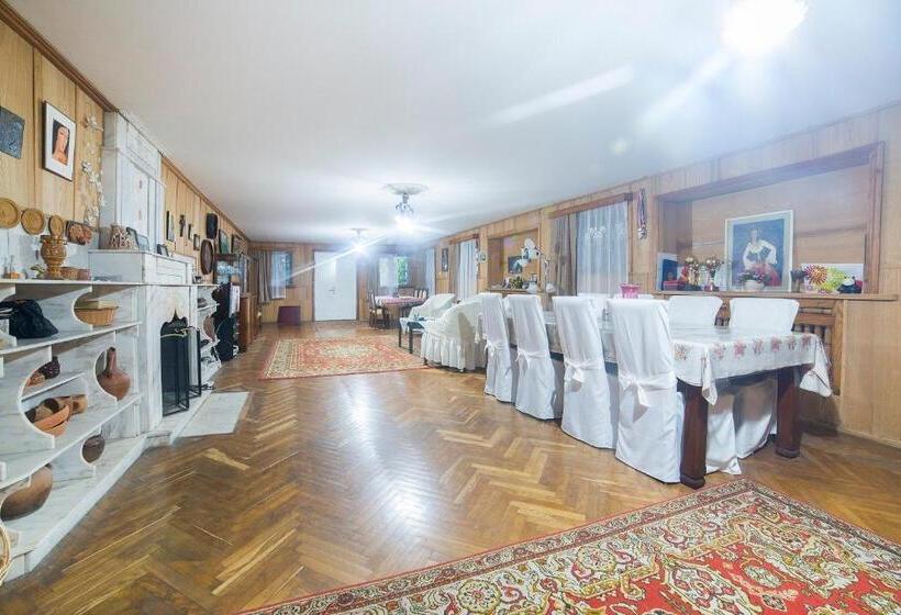 پانسیون Zugdidi House