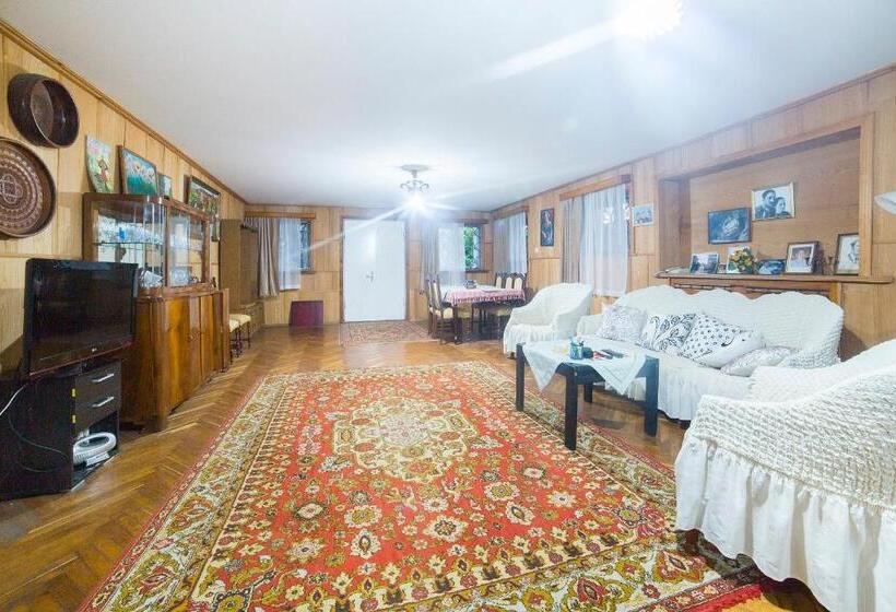 پانسیون Zugdidi House