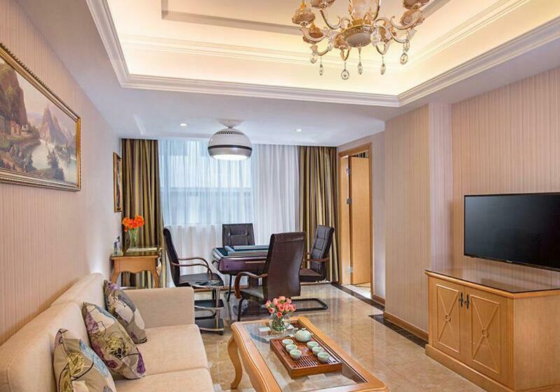 Vienna Hotel Shenzhen Fuyong Subway Station