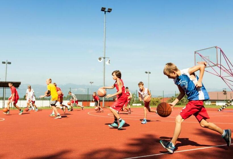 Youth Hostel Proteus Postojna