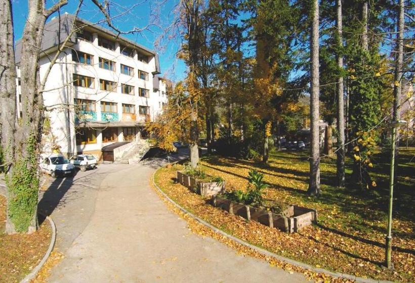 Youth Hostel Proteus Postojna