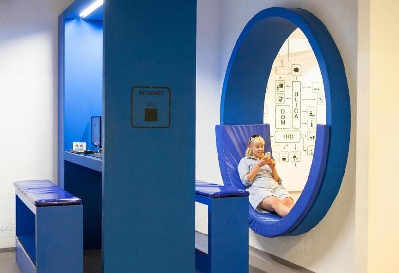 Youth Hostel Proteus Postojna