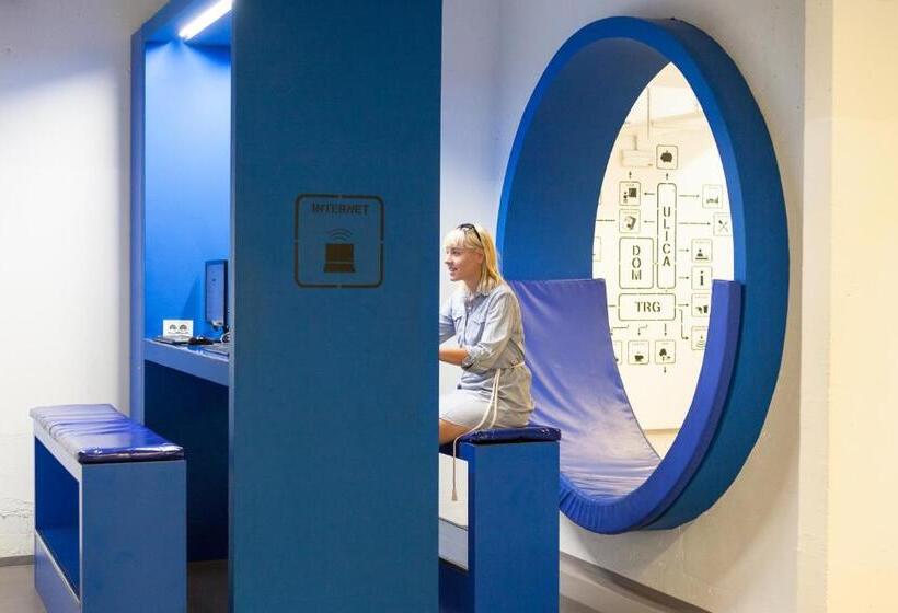 Youth Hostel Proteus Postojna