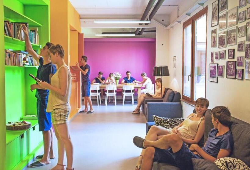 Youth Hostel Proteus Postojna