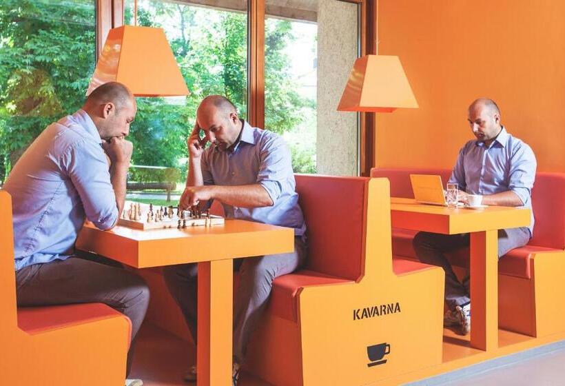 Youth Hostel Proteus Postojna