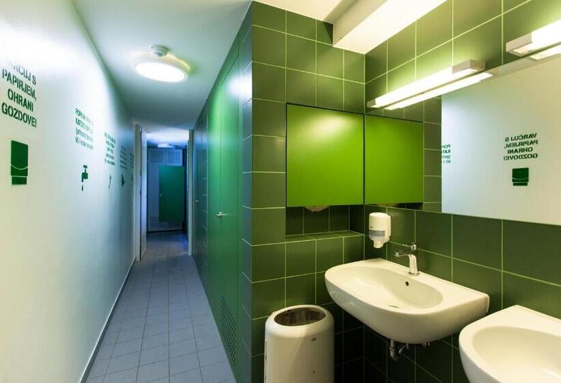 Youth Hostel Proteus Postojna