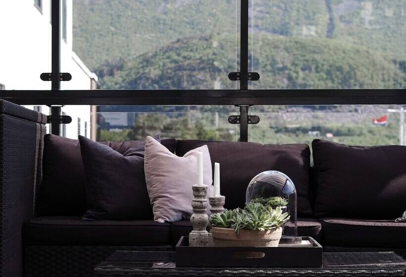 Brattvåg Fjordhotell