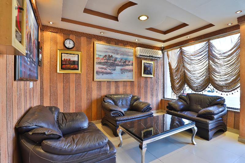 酒店 Al Yamama Palace Hilal Branch By Oyo Rooms