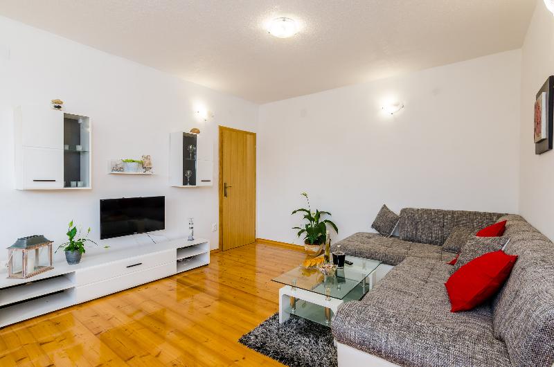 فندق Apartment & Rooms Maždin