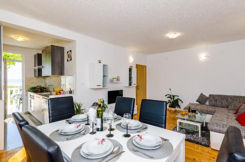 فندق Apartment & Rooms Maždin