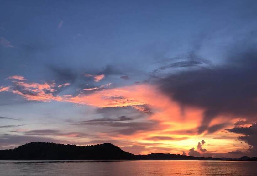 בית מלון כפרי Bamboo Private Islands