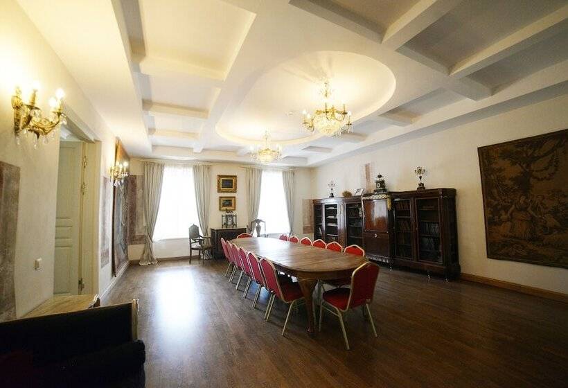 هتل Bistrampolis Manor