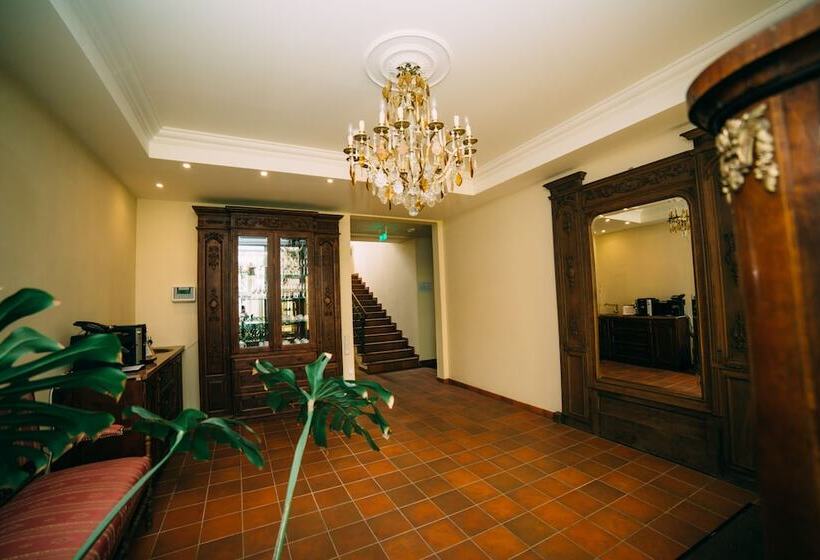 هتل Bistrampolis Manor