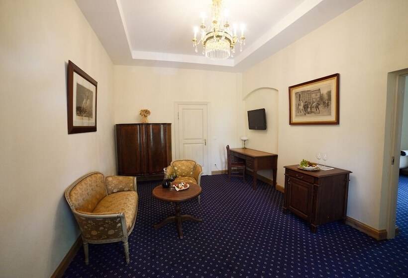 هتل Bistrampolis Manor