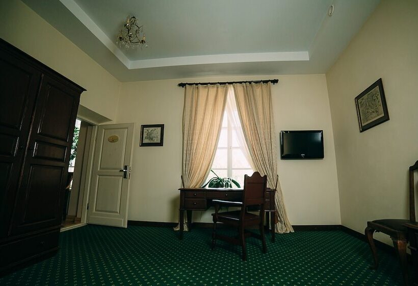 هتل Bistrampolis Manor