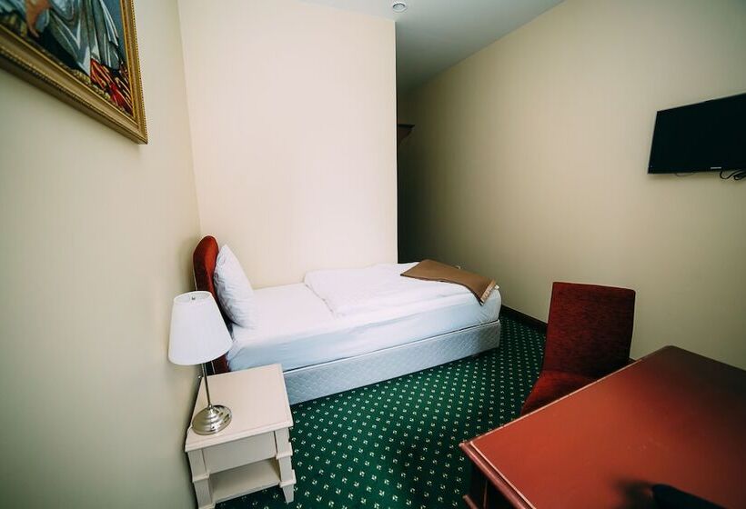 هتل Bistrampolis Manor