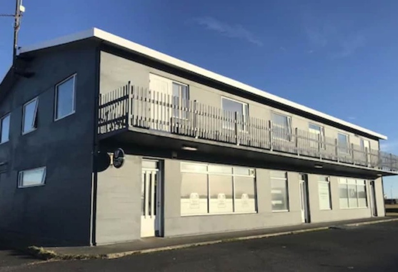 בית מלון כפרי Black Beach Guesthouse