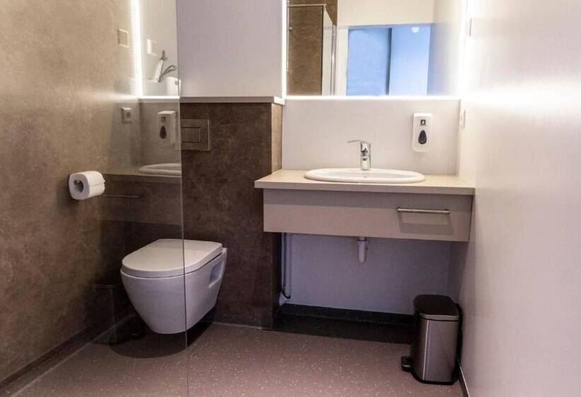 בית מלון כפרי Black Beach Guesthouse