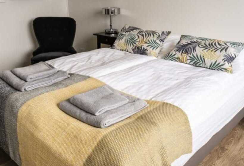 בית מלון כפרי Black Beach Guesthouse