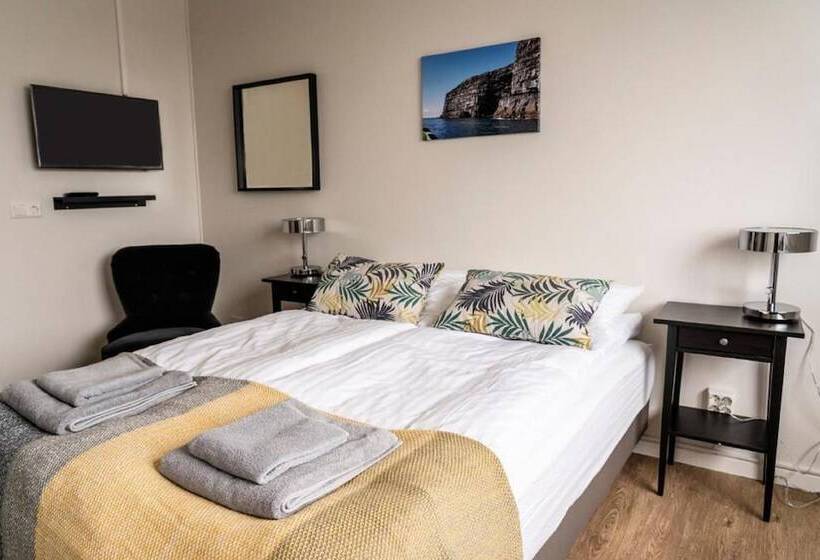 בית מלון כפרי Black Beach Guesthouse