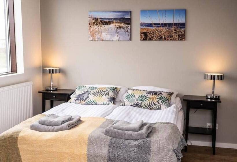 בית מלון כפרי Black Beach Guesthouse