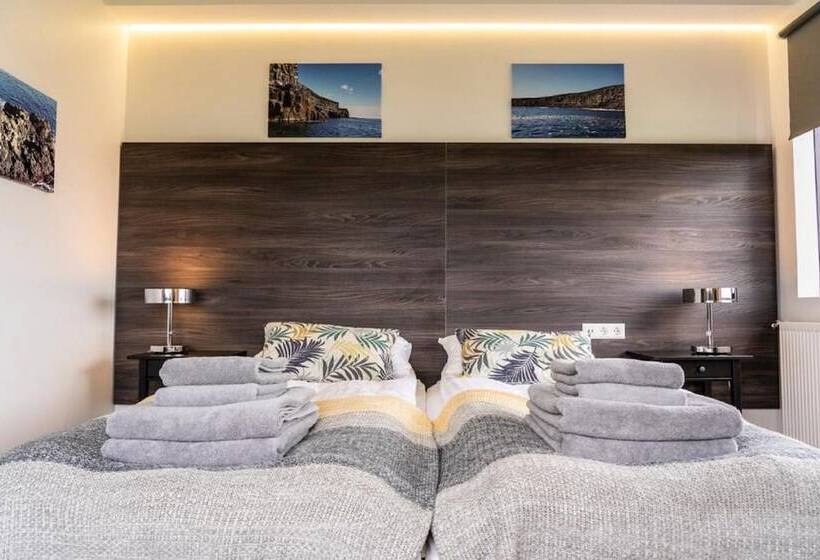 בית מלון כפרי Black Beach Guesthouse