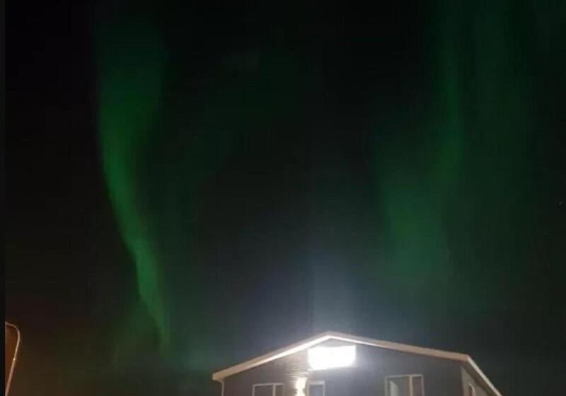 בית מלון כפרי Black Beach Guesthouse