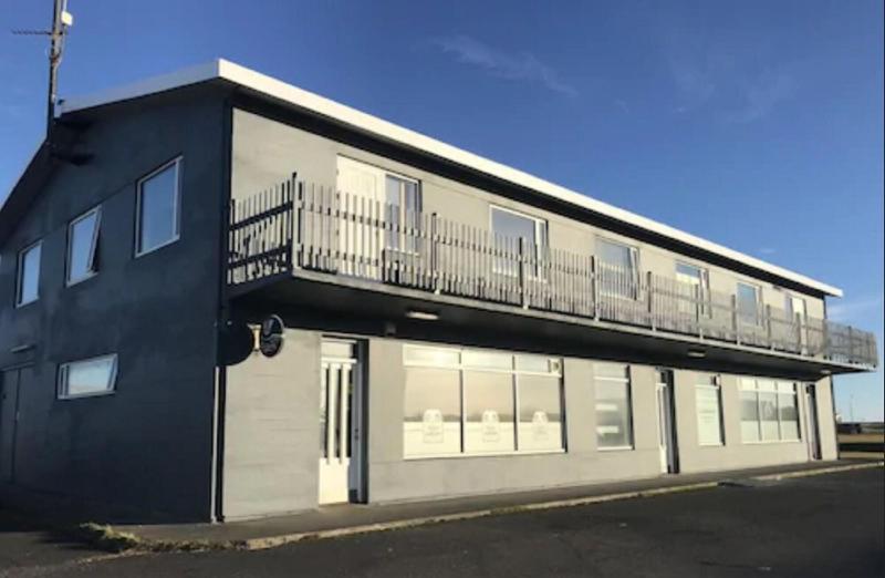 בית מלון כפרי Black Beach Guesthouse