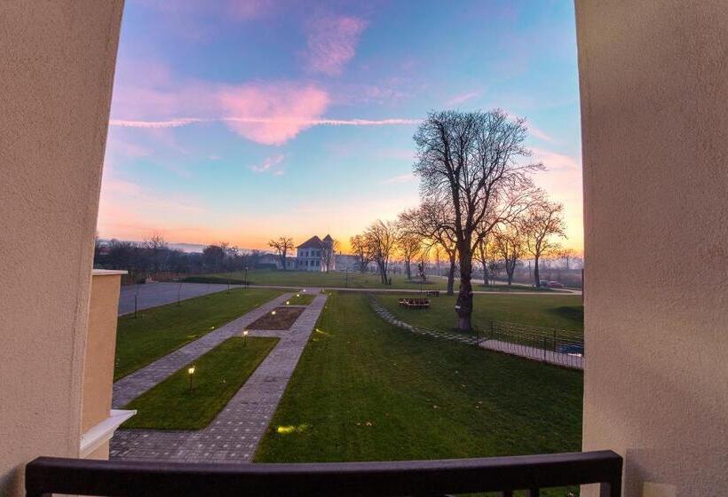 בית מלון כפרי Cardinal Domeniile Martinutzi