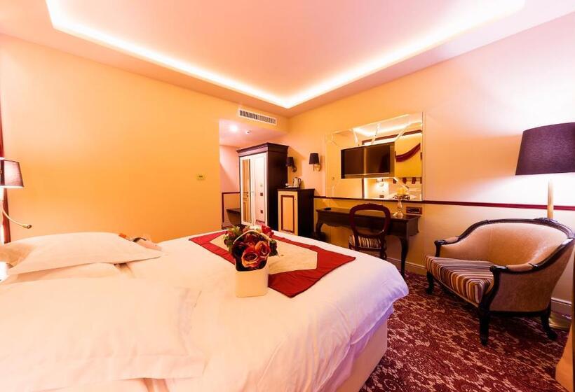 בית מלון כפרי Cardinal Domeniile Martinutzi