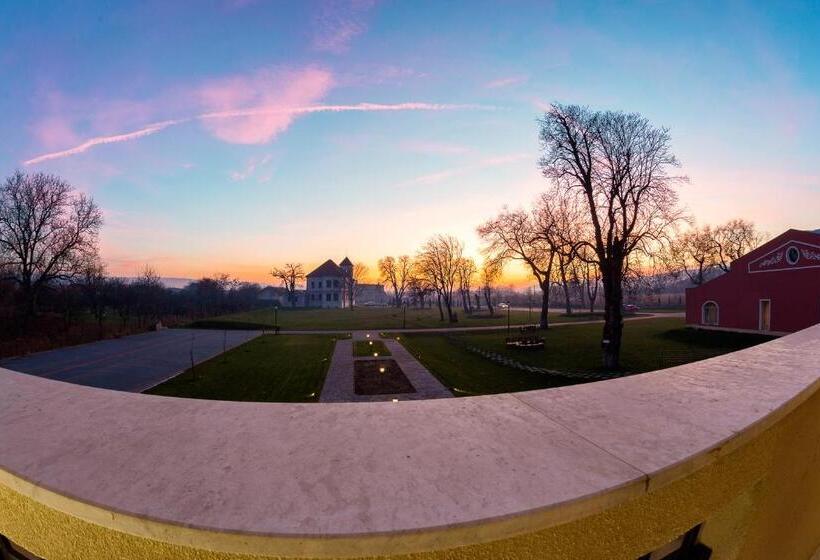 בית מלון כפרי Cardinal Domeniile Martinutzi