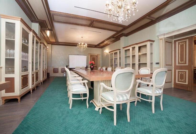 בית מלון כפרי Cardinal Domeniile Martinutzi