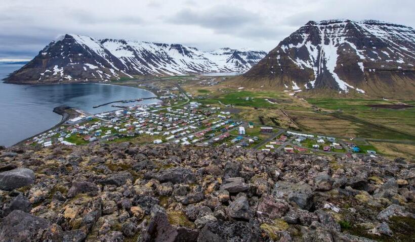 هتل Einarshúsid Guesthouse