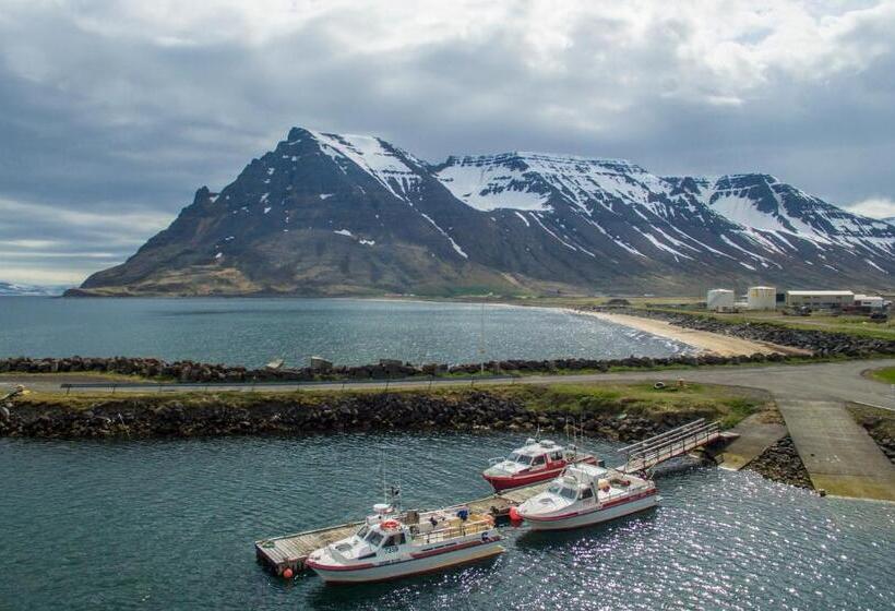 هتل Einarshúsid Guesthouse