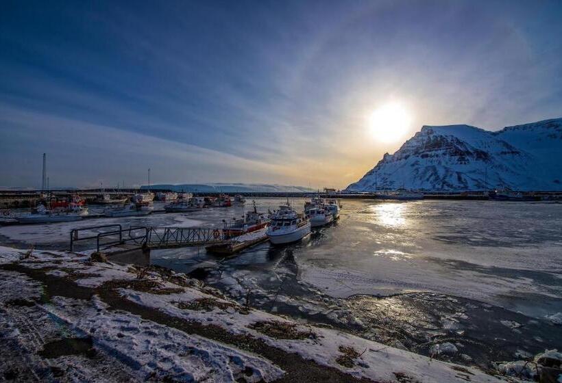 هتل Einarshúsid Guesthouse