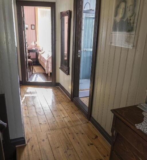 هتل Einarshúsid Guesthouse