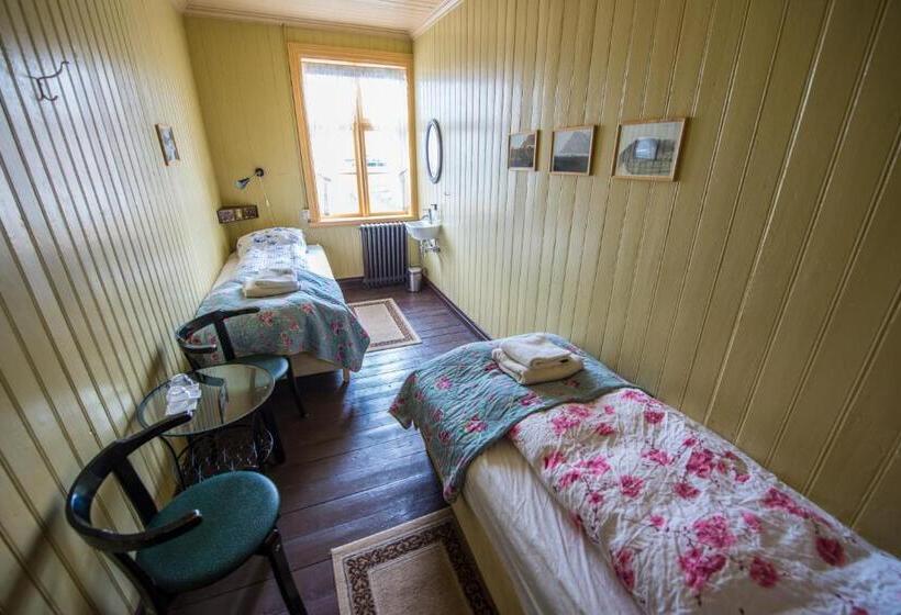 هتل Einarshúsid Guesthouse