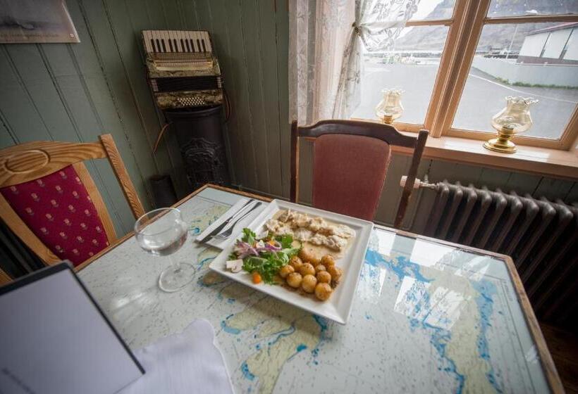 هتل Einarshúsid Guesthouse
