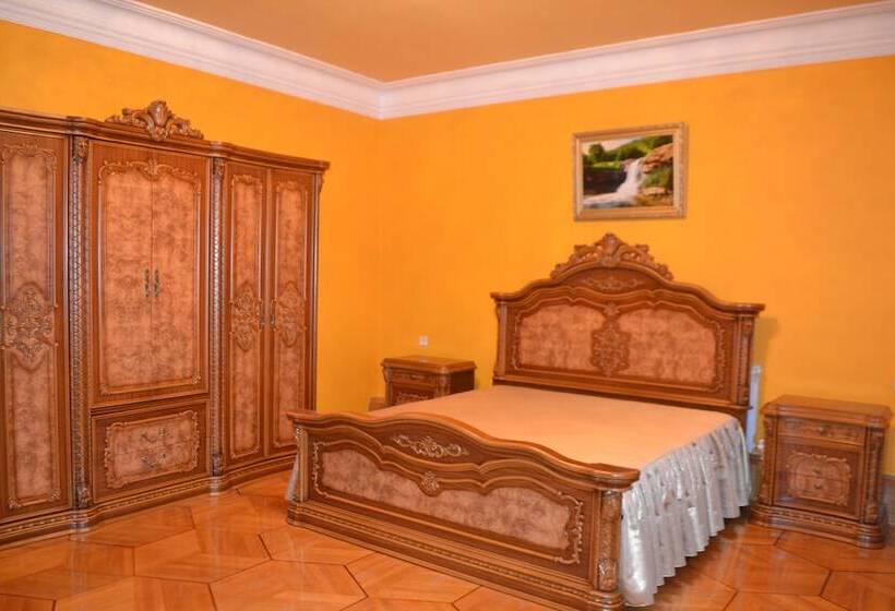 בית מלון כפרי Family House