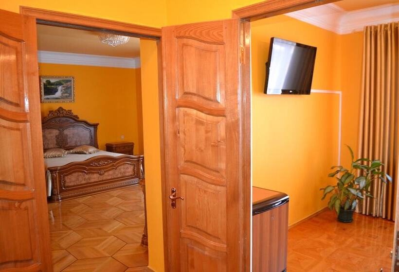 בית מלון כפרי Family House