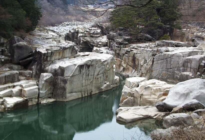 בית מלון כפרי Nezame