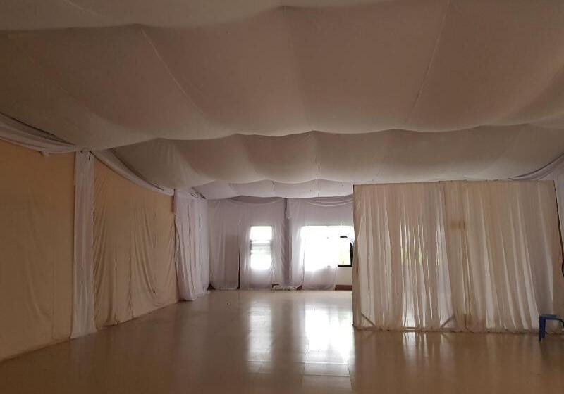 هتل Nipa Hut Resort