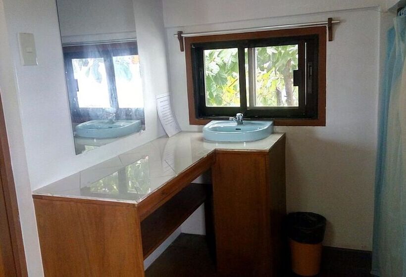 בית מלון כפרי Peria Seafront Pensione