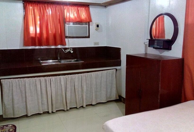 בית מלון כפרי Peria Seafront Pensione