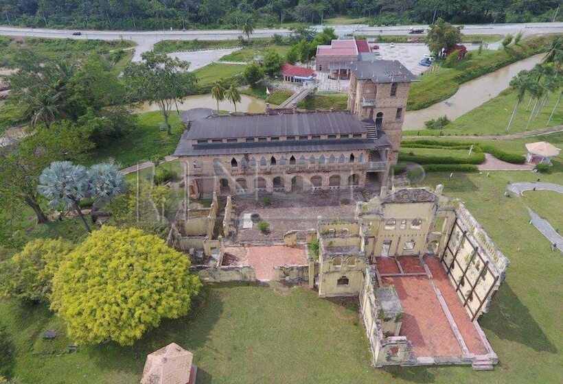 Отель Boutique Batu Gajah