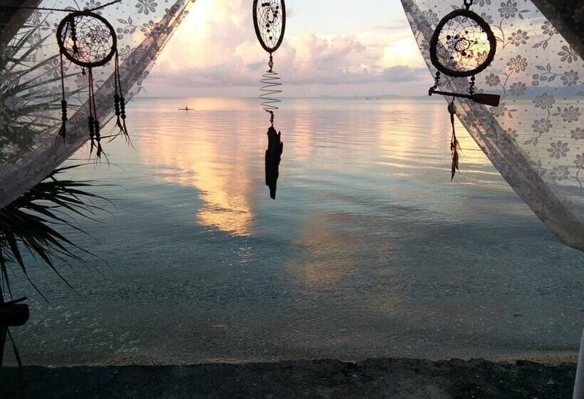 Hotel Reggae Vibes De Isla Romblon   Hostel