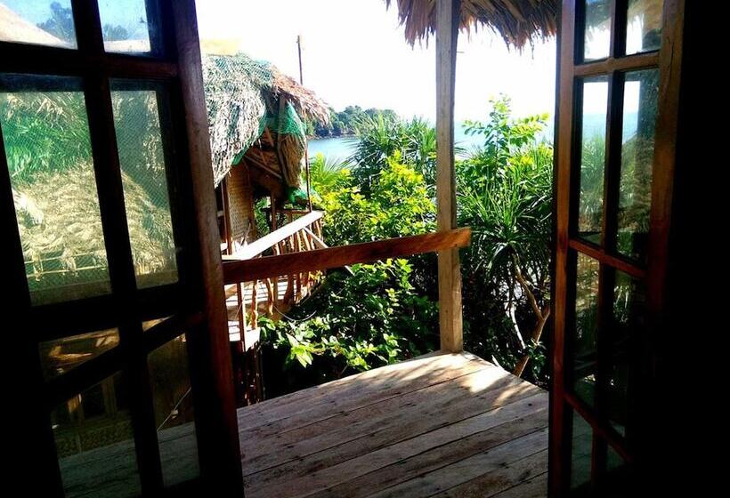Hotel Reggae Vibes De Isla Romblon   Hostel