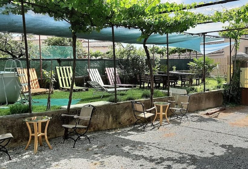 هتل Residence Muzica Bed And Breakfast