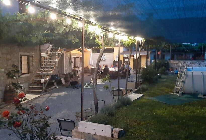 هتل Residence Muzica Bed And Breakfast